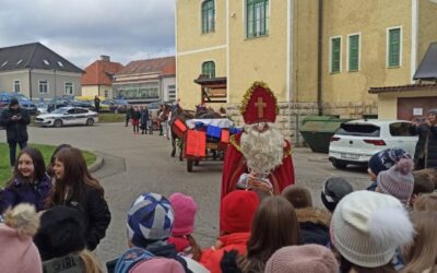 SVETI NIKOLA POSJETIO UČENIKE OŠ IVANE BRLIĆ – MAŽURANIĆ OGULIN