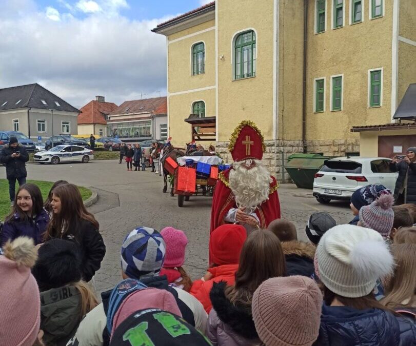 SVETI NIKOLA POSJETIO UČENIKE OŠ IVANE BRLIĆ – MAŽURANIĆ OGULIN