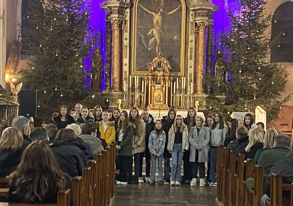 BOŽIĆNI KONCERT UČENIKA OSNOVNE GLAZBENE ŠKOLE PRI OŠ IVANE BRLIĆ – MAŽURANIĆ OGULIN