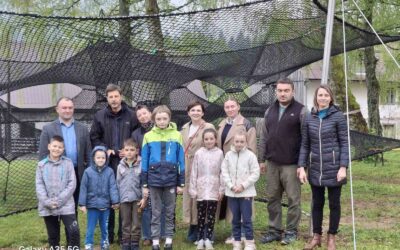 PŠ JASENAK POSTAO JE BOGATIJI ZA UMJETNIČKU INSTALACIJU – MREŽU ZA IGRU