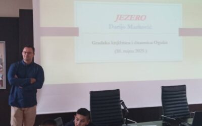 UČENICI 6. A I 6. B NA PROMOCIJI KNJIGE “JEZERO” U GRADSKOJ KNJIŽNICI I ČITAONICI OGULIN