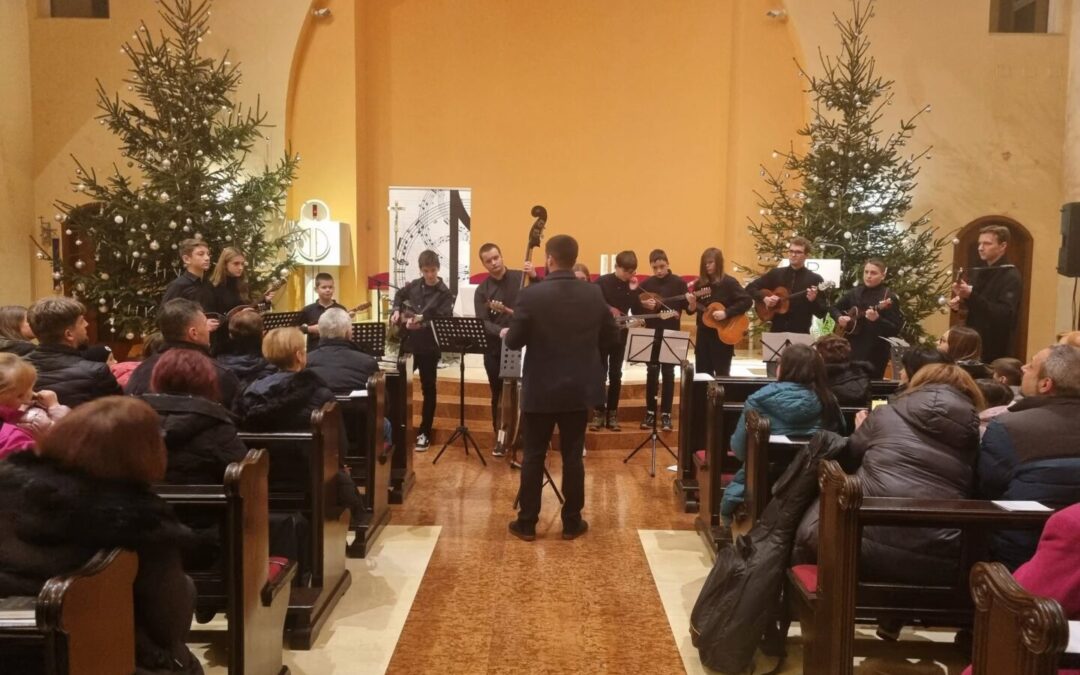 BOŽIĆNI KONCERT UČENIKA OSNOVNE GLAZBENE ŠKOLE PRI OŠ IVANE BRLIĆ – MAŽURANIĆ OGULIN