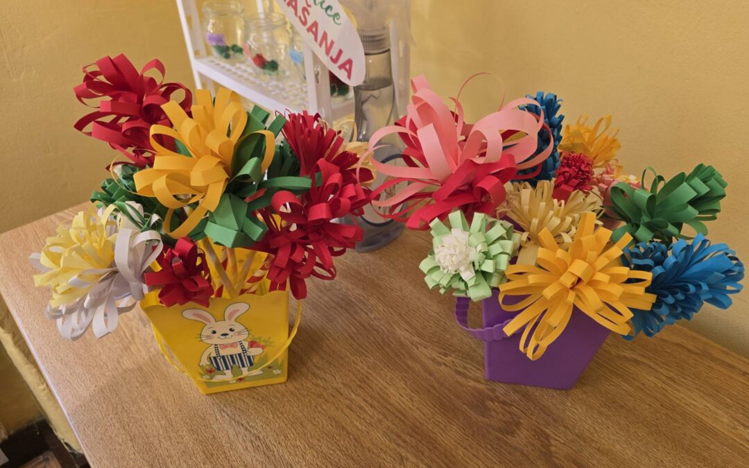 UČENICI PRODUŽENOG BORAVKA 1.A RAZREDA OBILJEŽILI SU DAN ŽENA