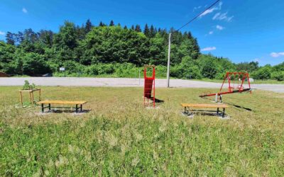 NOVA MJESTA ZA ODMOR I DRUŽENJE U ŠKOLSKOM PARKIĆU U PŠ DREŽNICA